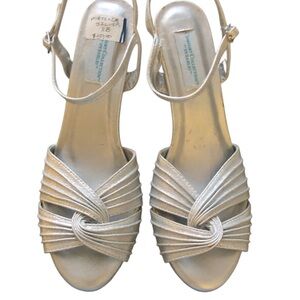 Dyeables Comfort Collection Silver Matilda Slingback Sandals Size 11